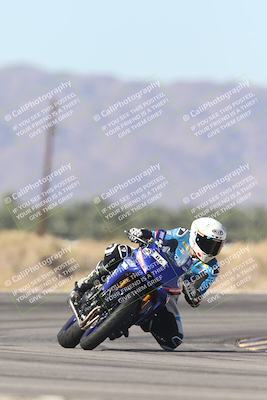 media/Oct-30-2025-Racers Edge (Thu) [[dabbdaf680]]/3-B Group/Session 4 Turn 16/